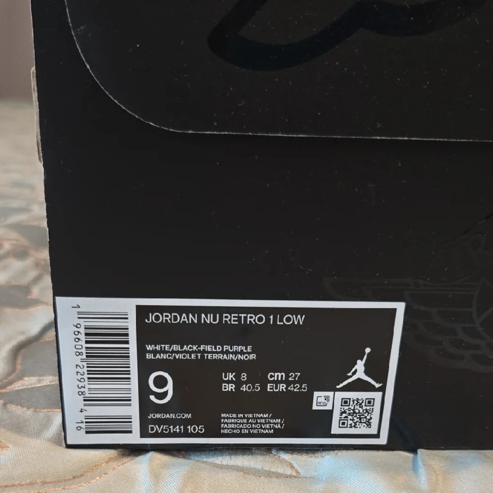 Jordan Athletic Shoes Black and Purple - Picture 9 of 10